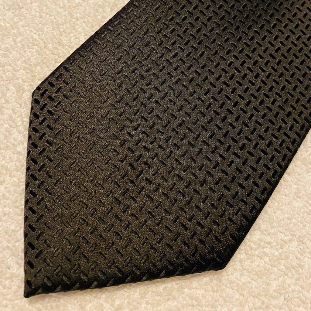 Brand New Stylish Tie By Geoffrey Beene